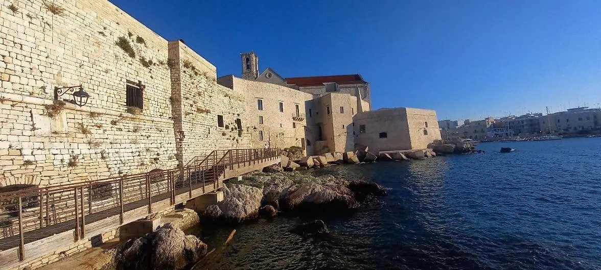 Garibaldi 5 Villa Giovinazzo 0*,  Italy